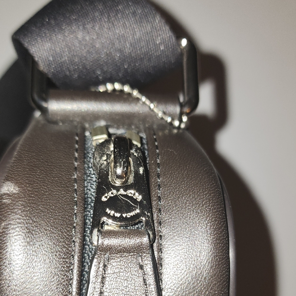 Coach Top Zip Messenger Black and Gray Messenger Bag. - Picture 8 of 14